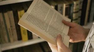 pengertian resensi novel