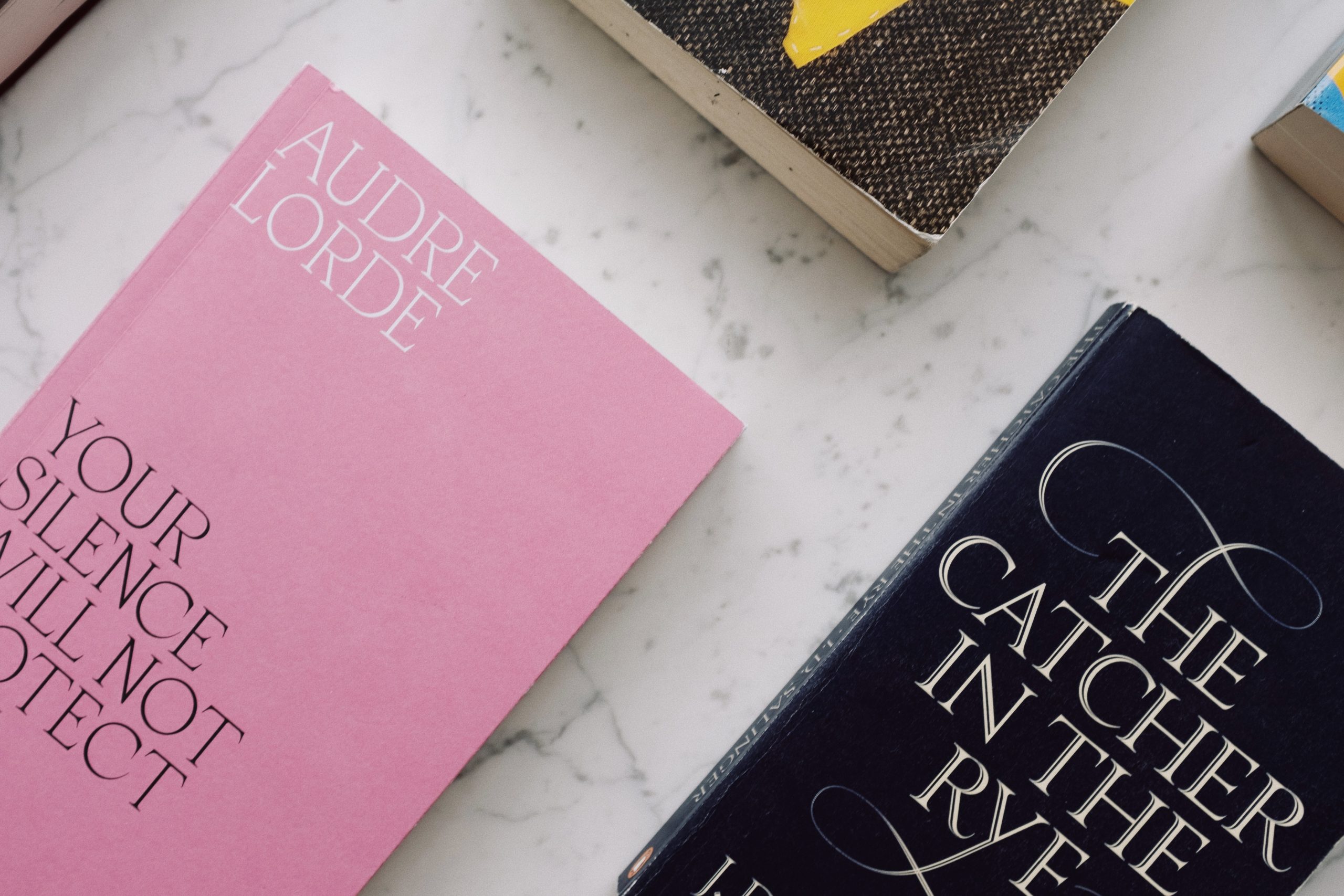 7 Cara Membuat Judul Buku Yang Menarik dan Contoh - Penerbit Bukunesia