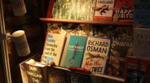 menerbitkan buku sendiri