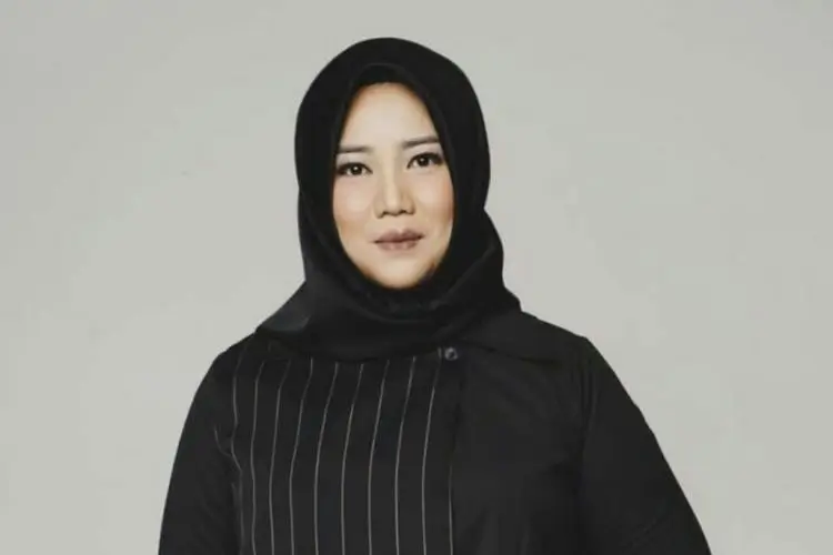 biografi risa saraswati