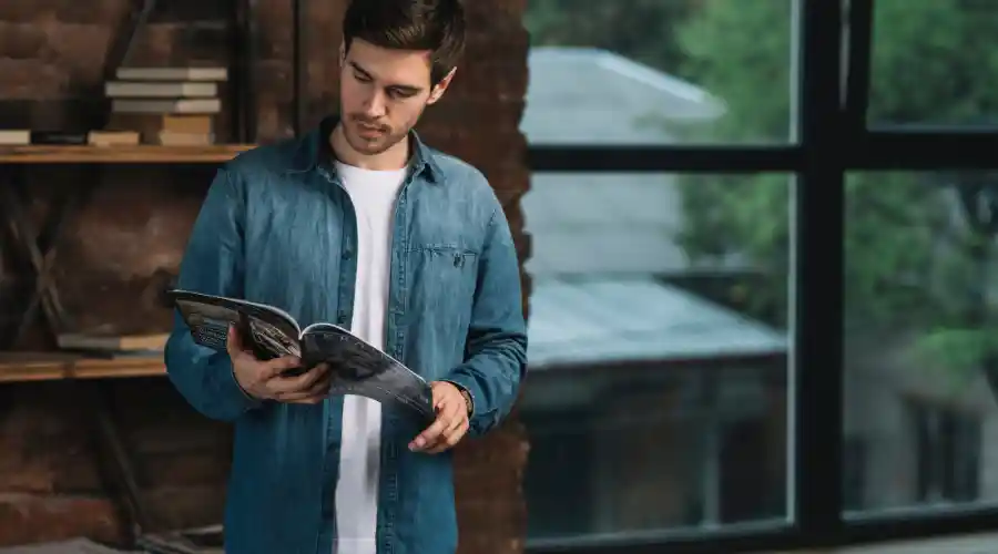 manfaat membaca buku biografi