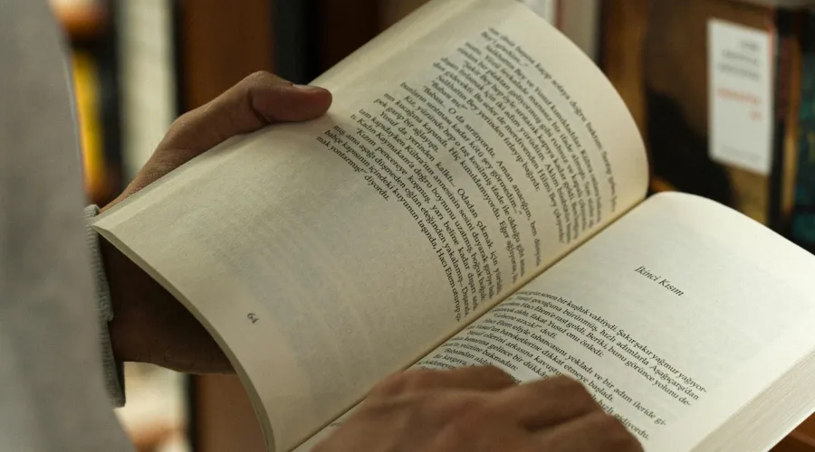 membaca adalah investasi masa depan