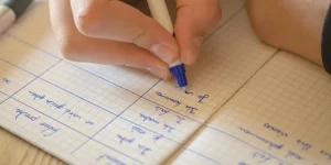 perbedaan diksi dan gaya bahasa