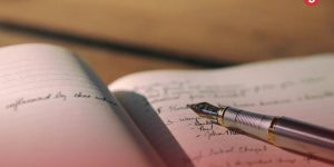 perbedaan footnote dan daftar pustaka